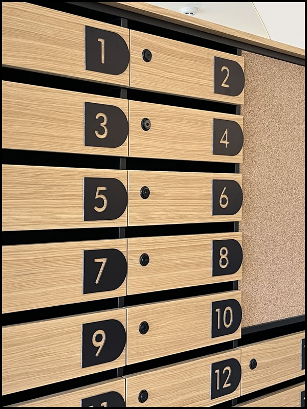 Skräddarsydda, måttbeställda postlådor i trä